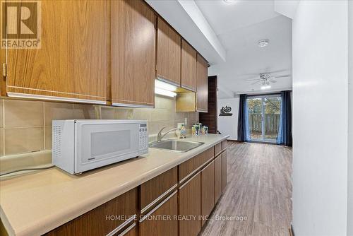 131 - 60 Hanson Road, Mississauga, ON - Indoor Photo Showing Kitchen