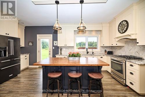 736 Chantler Road, Pelham (664 - Fenwick), ON - Indoor Photo Showing Kitchen With Upgraded Kitchen