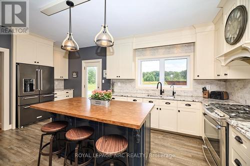 736 Chantler Road, Pelham (664 - Fenwick), ON - Indoor Photo Showing Kitchen With Upgraded Kitchen