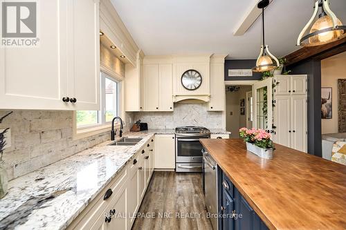 736 Chantler Road, Pelham (664 - Fenwick), ON - Indoor Photo Showing Kitchen With Double Sink With Upgraded Kitchen