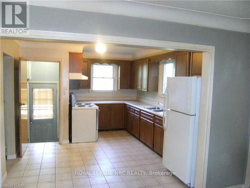 1861 York Road, Niagara-On-The-Lake (105 - St. Davids), ON - Indoor Photo Showing Kitchen With Double Sink