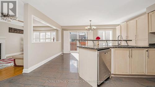 130 Edenbrook Hill Drive, Brampton, ON - Indoor Photo Showing Kitchen