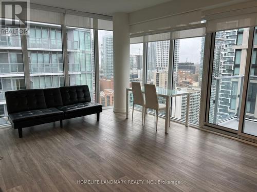 2509 - 99 Broadway Avenue, Toronto, ON - Indoor Photo Showing Living Room