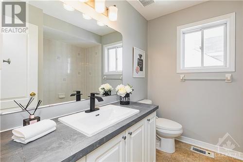 60 Rideaucrest Drive, Ottawa, ON - Indoor Photo Showing Bathroom