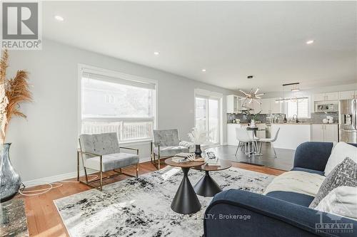 60 Rideaucrest Drive, Barrhaven (7710 - Barrhaven East), ON - Indoor Photo Showing Living Room