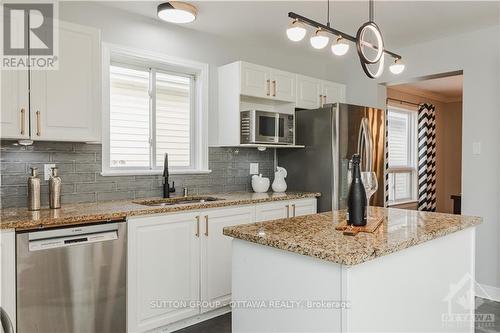 60 Rideaucrest Drive, Barrhaven (7710 - Barrhaven East), ON - Indoor Photo Showing Kitchen With Upgraded Kitchen