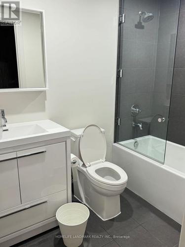 512 - 212 King William Street, Hamilton, ON - Indoor Photo Showing Bathroom