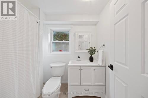 1760 Spruce Hill Road, Pickering, ON - Indoor Photo Showing Bathroom