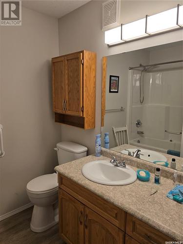 202 304 3Rd Avenue E, Watrous, SK - Indoor Photo Showing Bathroom