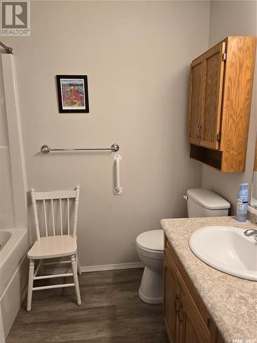 202 304 3Rd Avenue E, Watrous, SK - Indoor Photo Showing Bathroom