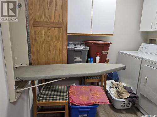 202 304 3Rd Avenue E, Watrous, SK - Indoor Photo Showing Laundry Room