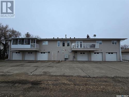 202 304 3Rd Avenue E, Watrous, SK - Outdoor With Balcony With Facade