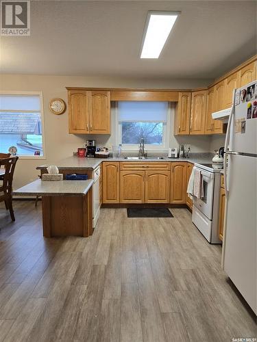 202 304 3Rd Avenue E, Watrous, SK - Indoor Photo Showing Kitchen With Double Sink