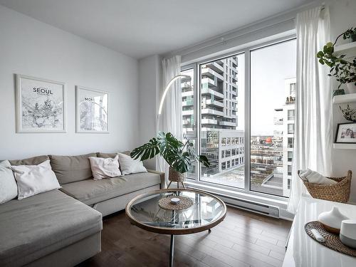 Salon - 802-5265 Rue Mackenzie, Montréal (Côte-Des-Neiges/Notre-Dame-De-Grâce), QC - Indoor Photo Showing Living Room