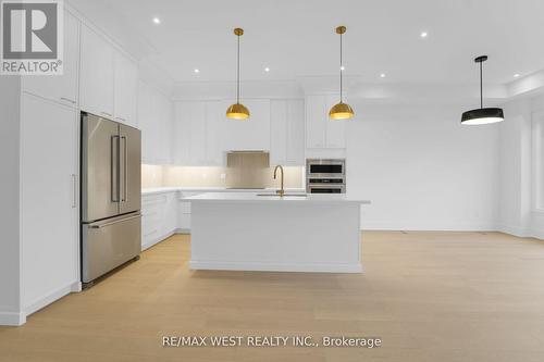 386A Rimilton Avenue, Toronto, ON - Indoor Photo Showing Kitchen With Upgraded Kitchen