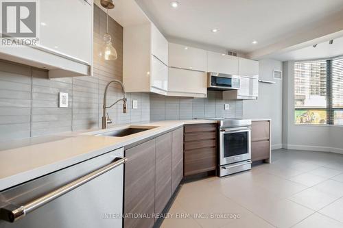 503 - 192 Jarvis Street, Toronto, ON - Indoor Photo Showing Kitchen