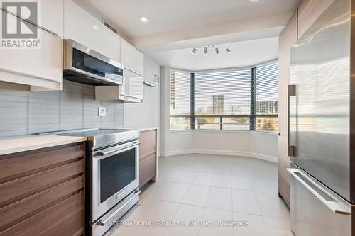 503 - 192 Jarvis Street, Toronto, ON - Indoor Photo Showing Kitchen