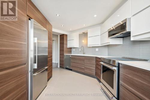 503 - 192 Jarvis Street, Toronto, ON - Indoor Photo Showing Kitchen