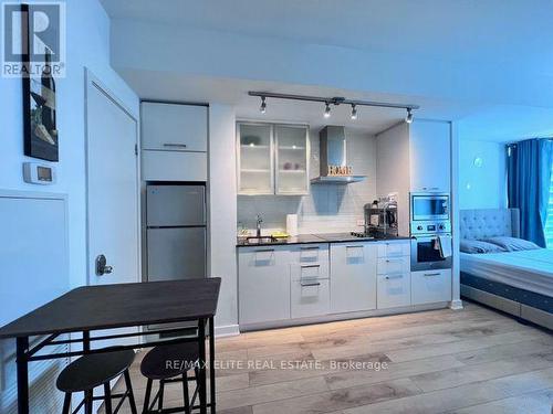 2108 - 12 York Street, Toronto, ON - Indoor Photo Showing Kitchen