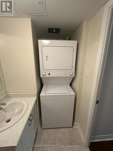 213 - 245 Pine Grove Road, Vaughan, ON - Indoor Photo Showing Laundry Room