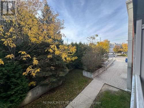 213 - 245 Pine Grove Road, Vaughan, ON - Outdoor