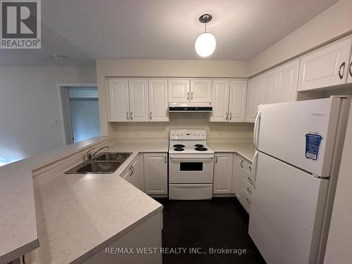 213 - 245 Pine Grove Road, Vaughan, ON - Indoor Photo Showing Kitchen With Double Sink