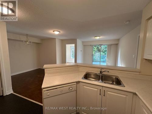 213 - 245 Pine Grove Road, Vaughan, ON - Indoor Photo Showing Kitchen With Double Sink