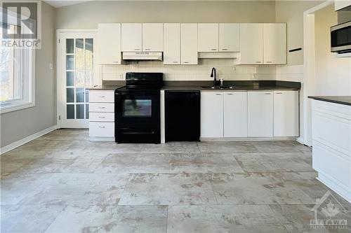 4700 Fallowfield Road, Ottawa, ON - Indoor Photo Showing Kitchen With Double Sink