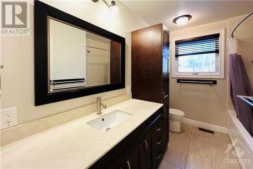 4700 Fallowfield Road, Ottawa, ON - Indoor Photo Showing Bathroom