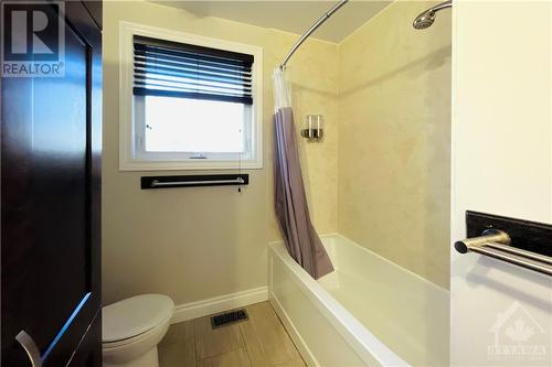 4700 Fallowfield Road, Ottawa, ON - Indoor Photo Showing Bathroom