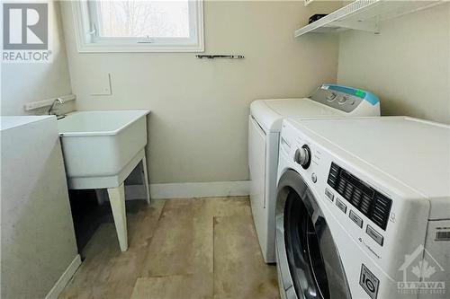 4700 Fallowfield Road, Ottawa, ON - Indoor Photo Showing Laundry Room