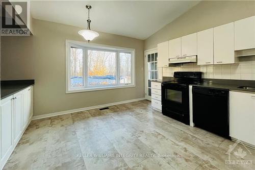 4700 Fallowfield Road, Ottawa, ON - Indoor Photo Showing Kitchen