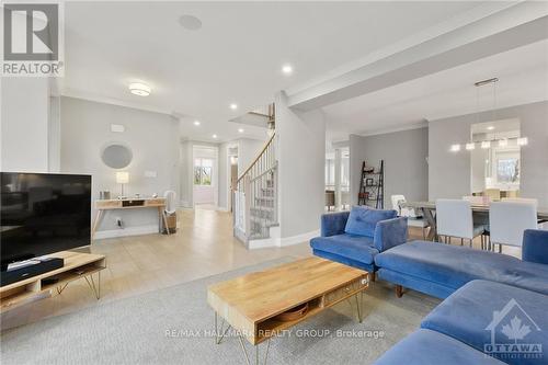 724 Mcmanus Avenue, Ottawa, ON - Indoor Photo Showing Living Room