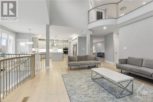 724 Mcmanus Avenue, Ottawa, ON - Indoor Photo Showing Living Room