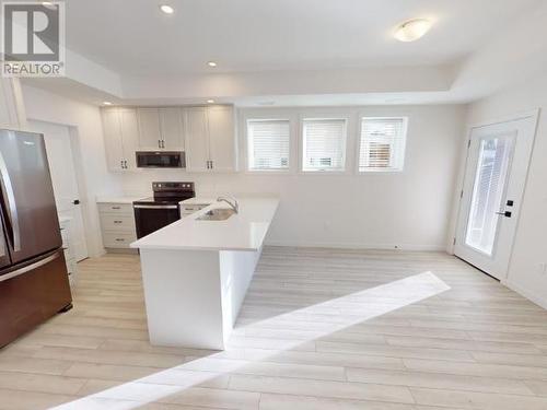 12-6730 Cranberry Street, Powell River, BC - Indoor Photo Showing Kitchen