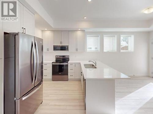 12-6730 Cranberry Street, Powell River, BC - Indoor Photo Showing Kitchen With Double Sink With Upgraded Kitchen