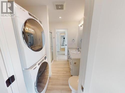 10-6730 Cranberry Street, Powell River, BC - Indoor Photo Showing Laundry Room