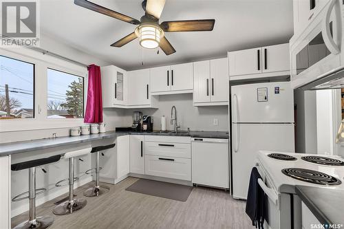 214 X Avenue N, Saskatoon, SK - Indoor Photo Showing Kitchen