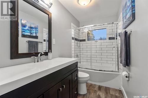 214 X Avenue N, Saskatoon, SK - Indoor Photo Showing Bathroom