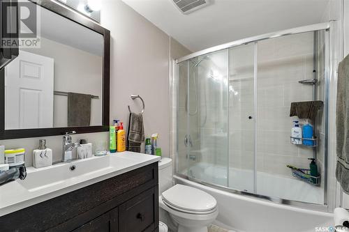 214 X Avenue N, Saskatoon, SK - Indoor Photo Showing Bathroom