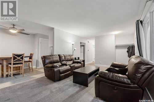 214 X Avenue N, Saskatoon, SK - Indoor Photo Showing Living Room