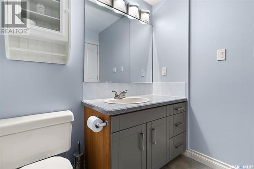 14 Park Bay, Emerald Park, SK - Indoor Photo Showing Bathroom