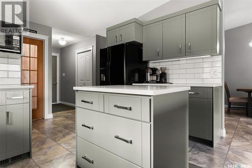 14 Park Bay, Emerald Park, SK - Indoor Photo Showing Kitchen