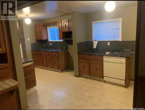 124 1St Avenue E, Gravelbourg, SK - Indoor Photo Showing Kitchen