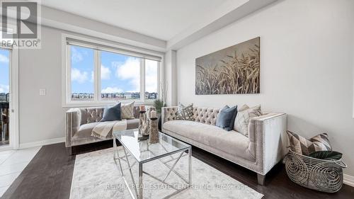 320 Bismark Drive, Cambridge, ON - Indoor Photo Showing Living Room