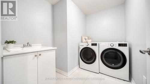 320 Bismark Drive, Cambridge, ON - Indoor Photo Showing Laundry Room