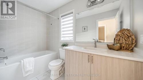 320 Bismark Drive, Cambridge, ON - Indoor Photo Showing Bathroom