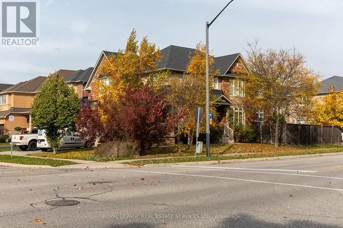 2223 Whistling Springs Crescent, Oakville, ON - Outdoor