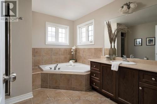 2223 Whistling Springs Crescent, Oakville, ON - Indoor Photo Showing Bathroom