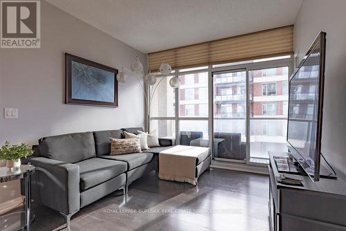 502 - 1940 Ironstone Drive, Burlington, ON - Indoor Photo Showing Living Room